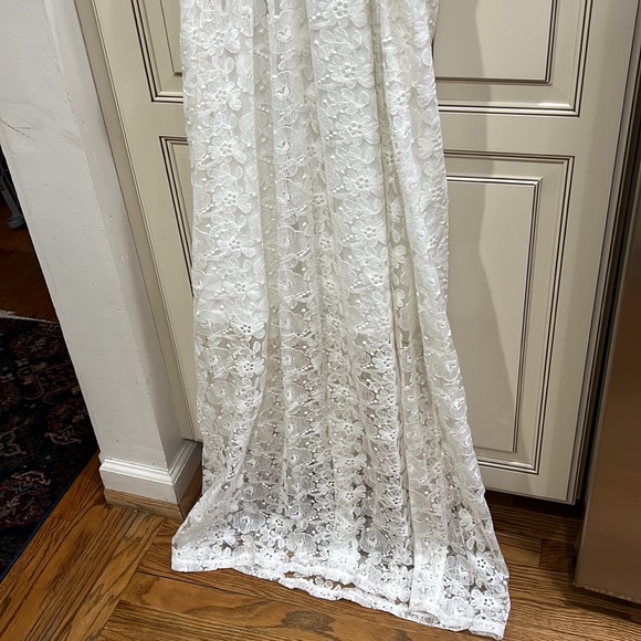 Buttons brand elegant white lace maxi dress with adjustable straps - Picture 6 of 8